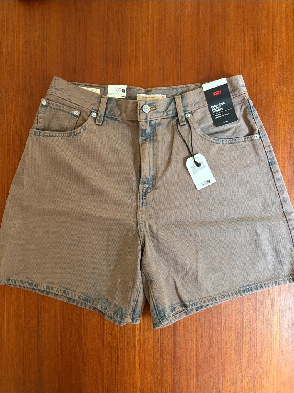 NWT Levi's Women's Brown Washed Denim High Baggy Shorts